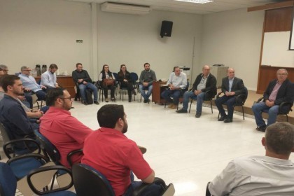 Colaboradores da Creluz participam de encontro da FECOEGS em Teutônia