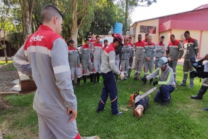 Colaboradores da Creluz participam de treinamento sobre a NR12