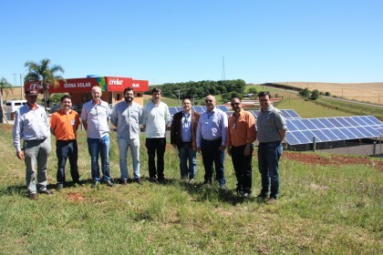 Comitiva da Unipampa visita Usina Solar da Creluz