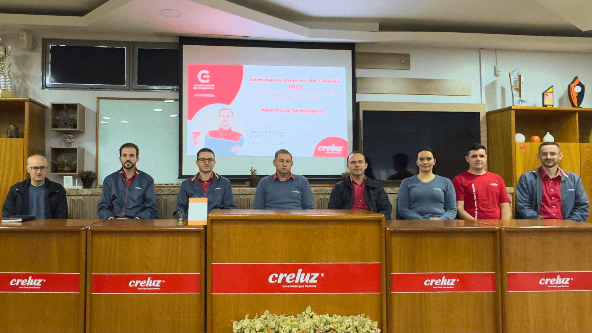 Creluz define estratégias para excelência no fornecimento de energia