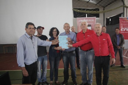 Creluz entrega rede no interior de Planalto