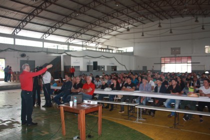 Creluz entrega rede no interior de Planalto