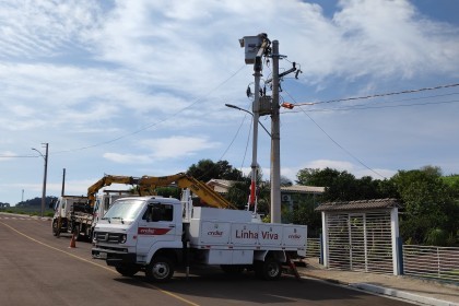 Creluz executa projeto de melhoria de rede na cidade de Pinhal