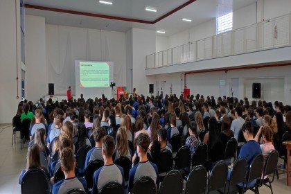 Creluz promove evento alusivo ao dia da árvore em Rodeio Bonito