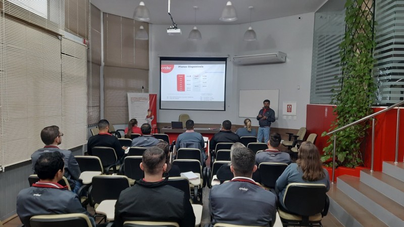 Creluz promove workshop de atendimento com foco no associado