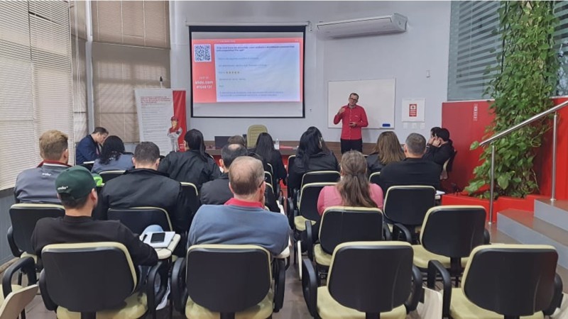Creluz promove workshop de atendimento com foco no associado