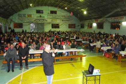 Creluz reúne 700 cooperativados em Cerro Grande