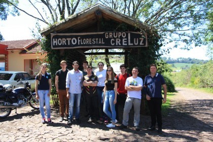 Curso de Ciências Biológicas da Uri visita usina e horto da Creluz