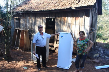 Em mais uma ação social Creluz doa geladeiras