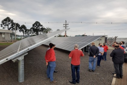 Empresários catarinenses visitam Complexo Solar da Creluz