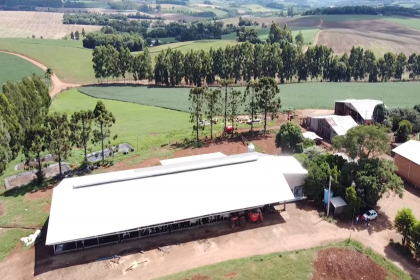 Energia da Creluz alimenta sistema robotizado de ordenha na Fazenda Busanello