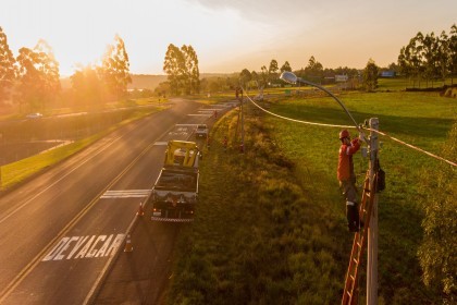 Grupo Creluz entrega rede de iluminação na BR 386